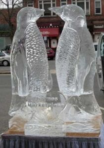 KIssing Penguins ice sculpture