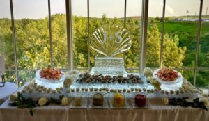 Standard Raw Bar with Scallop shell and monogram