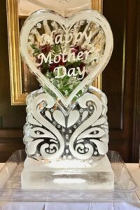Mother's Day Heart with red roses and Modern Scoll